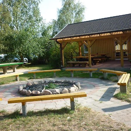 Gruppenbungalow-Waldhaus-Am Ferienpark Mirow Buitenkant foto
