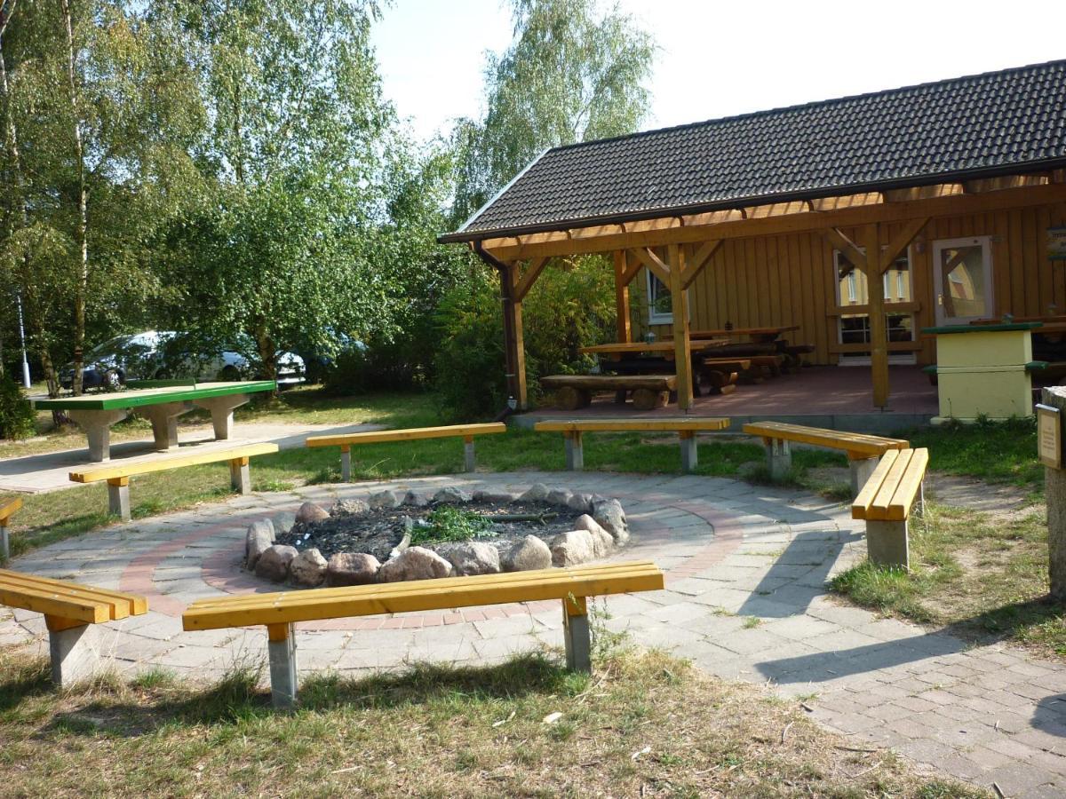 Gruppenbungalow-Waldhaus-Am Ferienpark Mirow Buitenkant foto