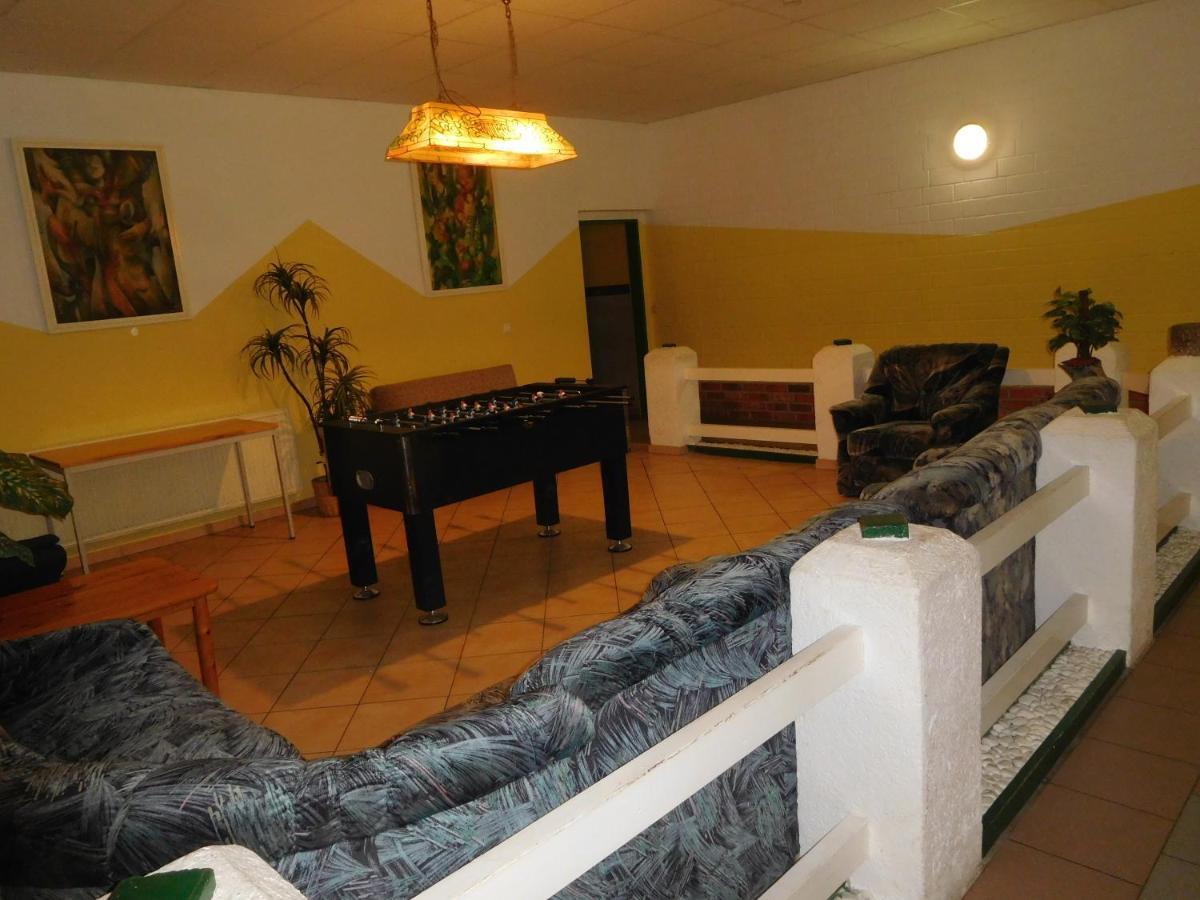 Gruppenbungalow-Waldhaus-Am Ferienpark Mirow Buitenkant foto