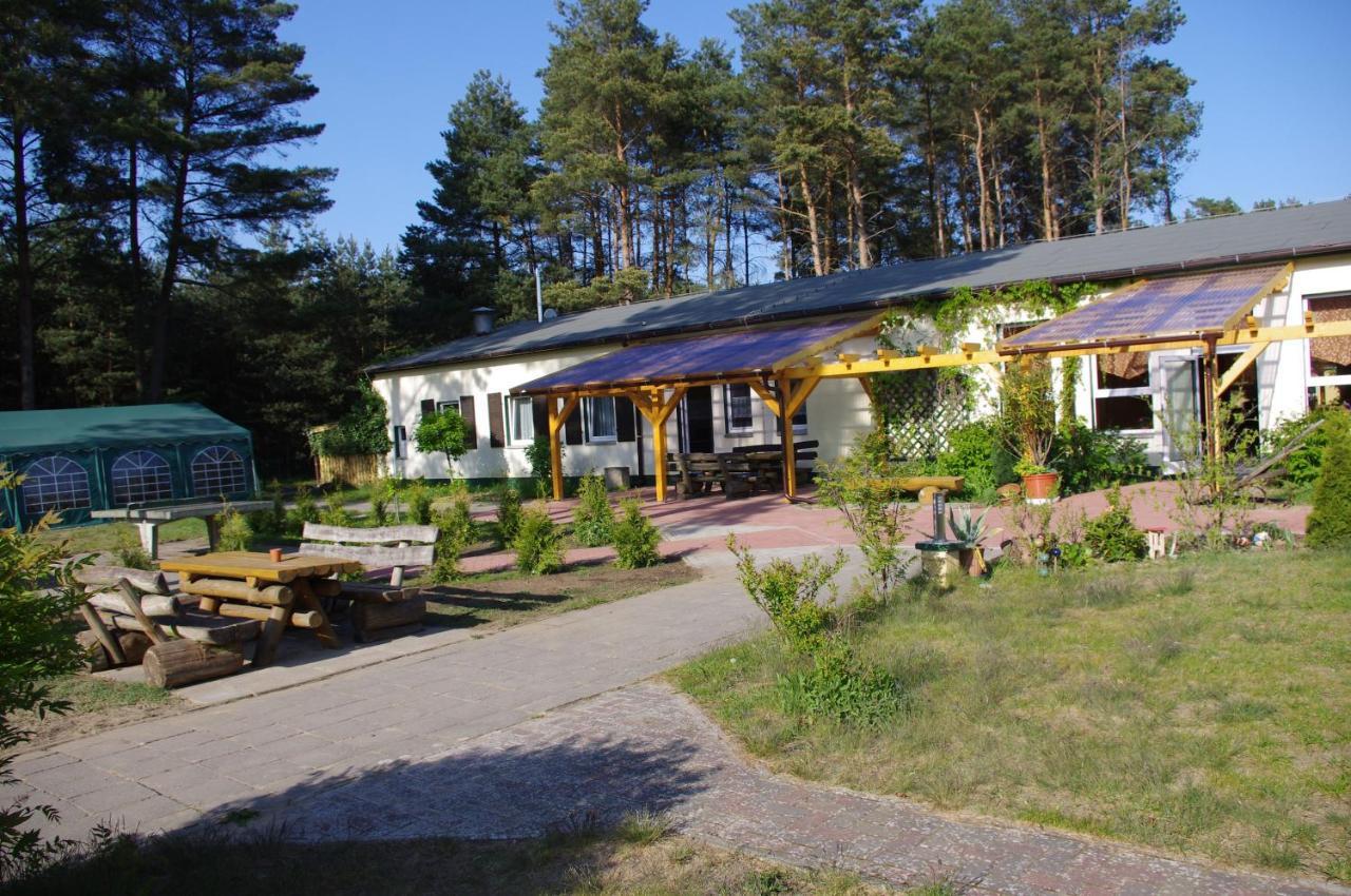 Gruppenbungalow-Waldhaus-Am Ferienpark Mirow Buitenkant foto