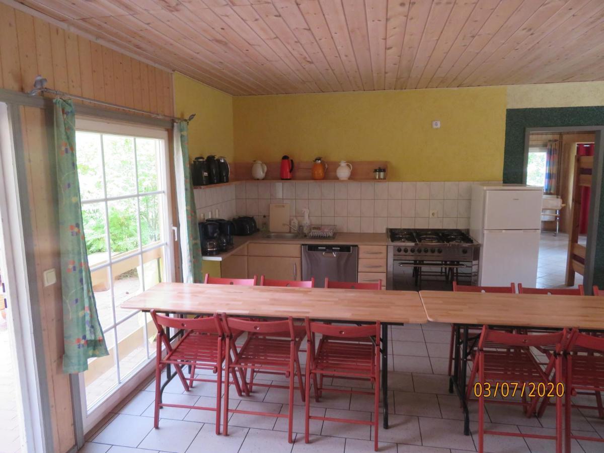 Gruppenbungalow-Waldhaus-Am Ferienpark Mirow Buitenkant foto